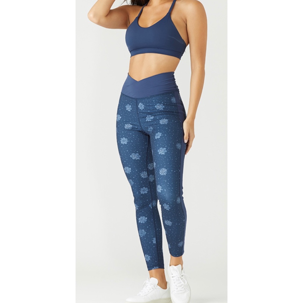 NWT Glyder Crossover Legging Navy Succulent Print